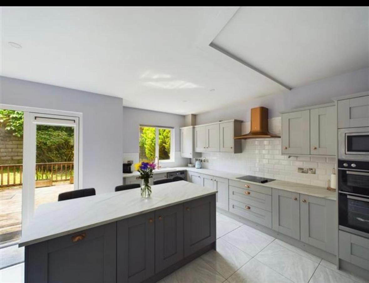 Deluxe Dwelling - 15 Mins From Cork City/Airport Apartment Bagian luar foto