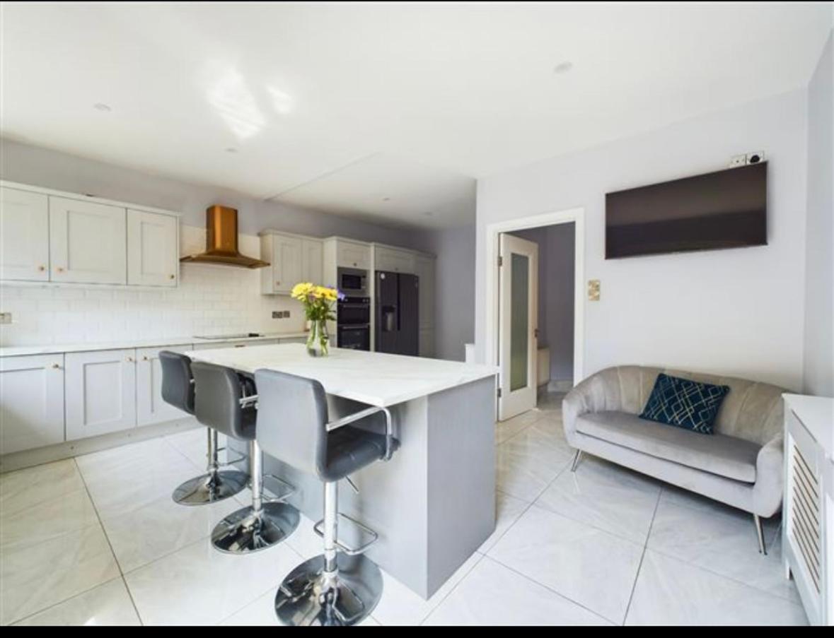 Deluxe Dwelling - 15 Mins From Cork City/Airport Apartment Bagian luar foto